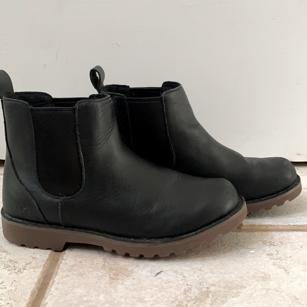 Ugg Black leather boots Girls